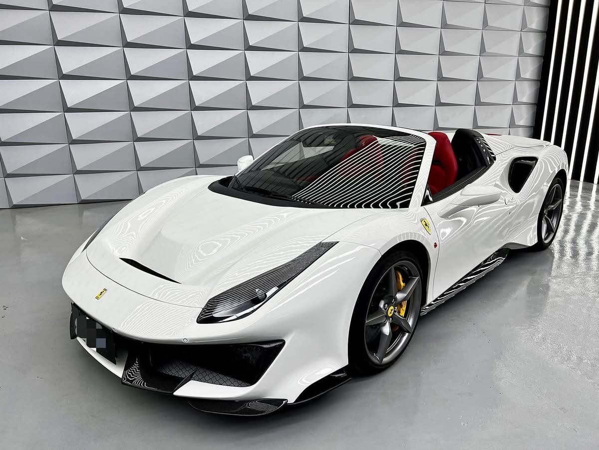 FERRARI 488 PISTA STYLE FULL CARBON BODY KIT