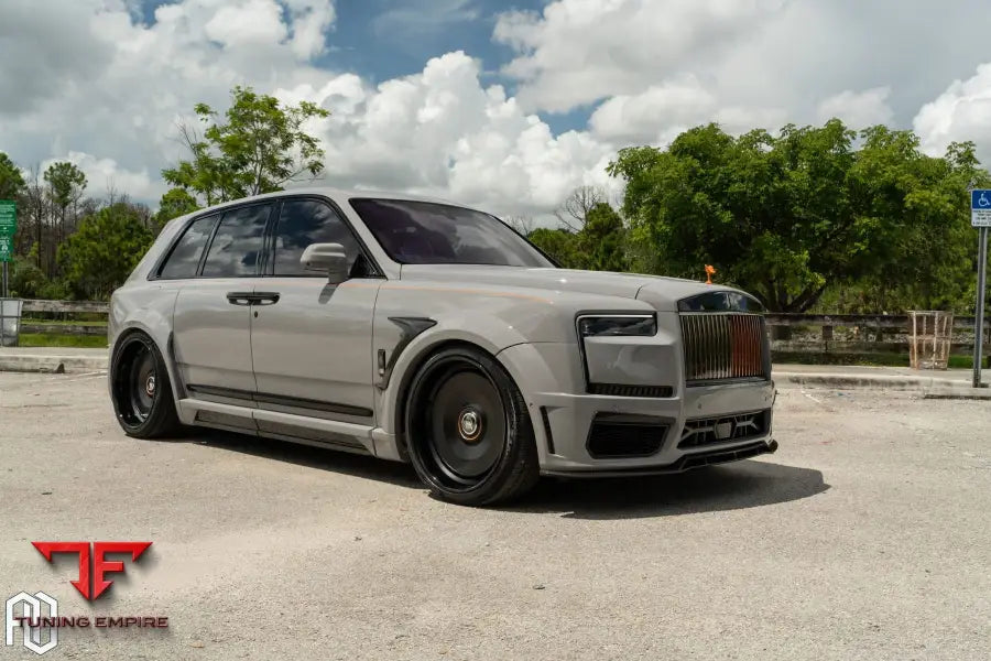 1016 Rolls-Royce Cullinan on custom forged wheels