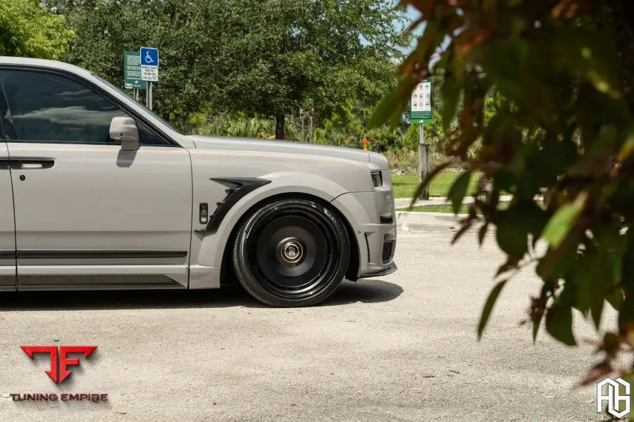 1016 Rolls-Royce Cullinan on custom forged wheels