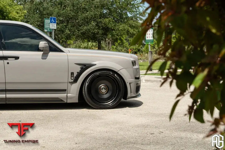 1016 Rolls-Royce Cullinan on custom forged wheels