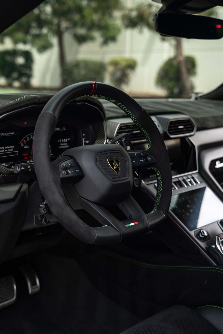 LAMBORGHINI URUS WHEELS AND EXHAUST SYSTEM