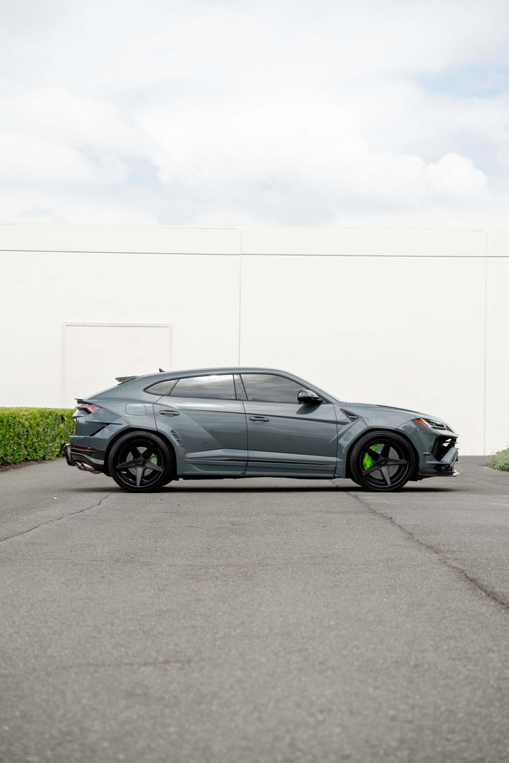 LAMBORGHINI URUS WHEELS AND EXHAUST SYSTEM