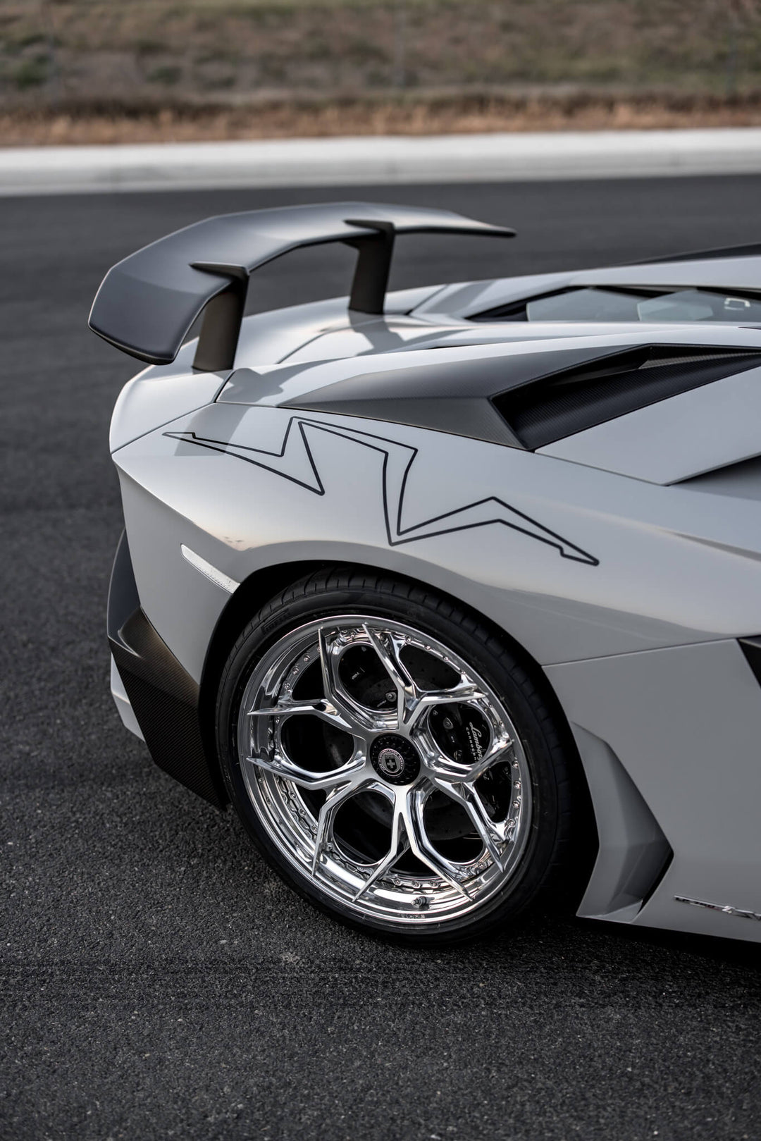 LAMBORGHINI AVENTADOR SV FORGED WHEELS AND EXHAUST SYSTEM