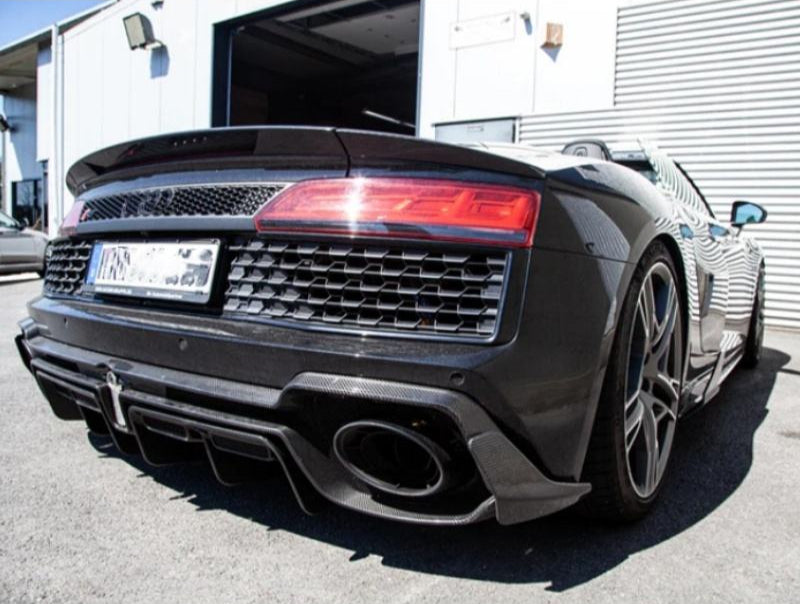 AUDI R8 CARBON FIBER BODY KIT 2017–2023