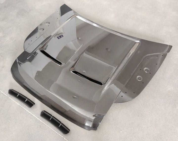 LAND ROVER DEFENDER DRY CARBON FIBER BONNET WITH VENTS 2020-2023