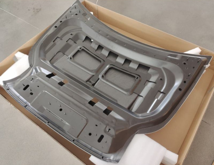 LAND ROVER DEFENDER DRY CARBON FIBER BONNET WITH VENTS 2020-2023
