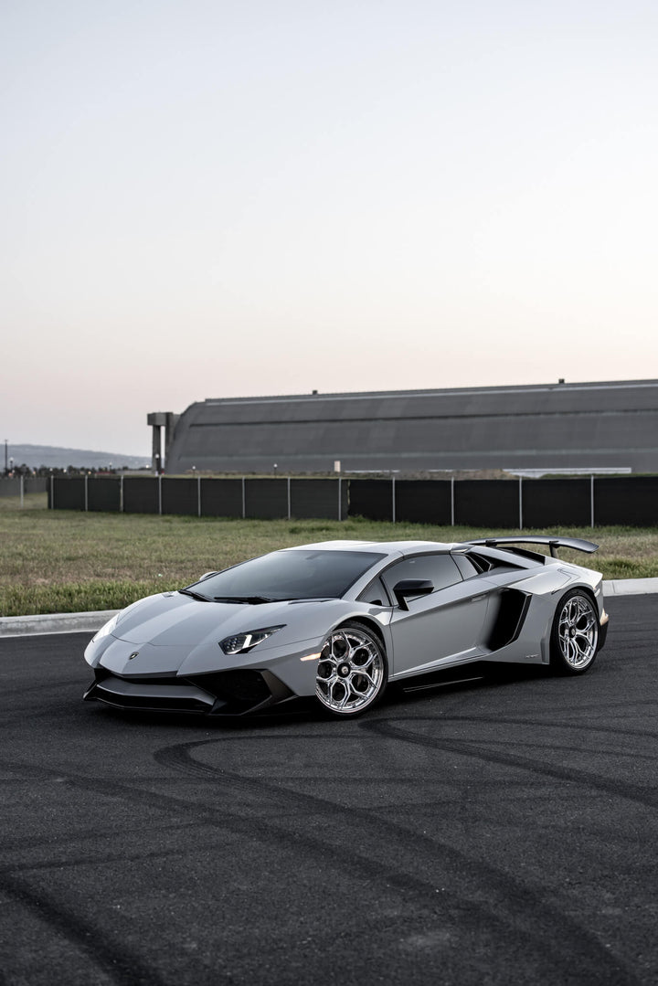 LAMBORGHINI AVENTADOR SV FORGED WHEELS AND EXHAUST SYSTEM