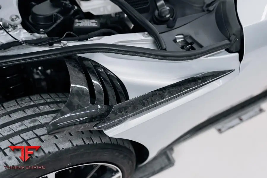 ASTON MARTIN DB11 CARBON FIBER BODY KIT