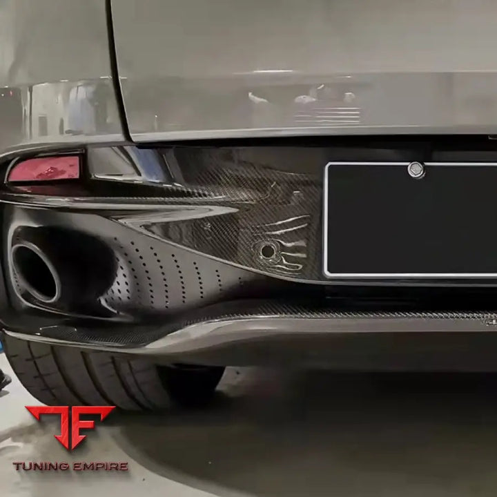 ASTON MARTIN DB11 DRY CARBON FIBER BODY KIT