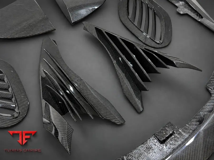 ASTON MARTIN DBS 770 CARBON FIBER BODY KIT