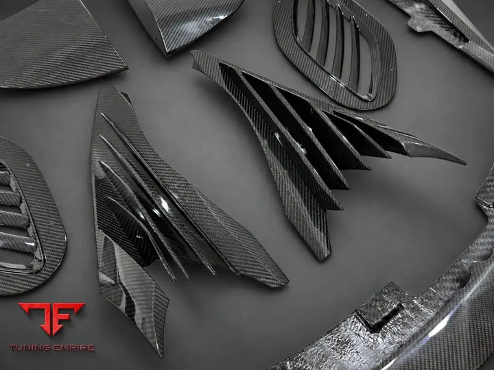 ASTON MARTIN DBS 770 CARBON FIBER BODY KIT