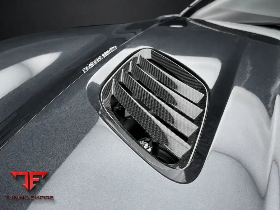 ASTON MARTIN DBS 770 CARBON FIBER BODY KIT