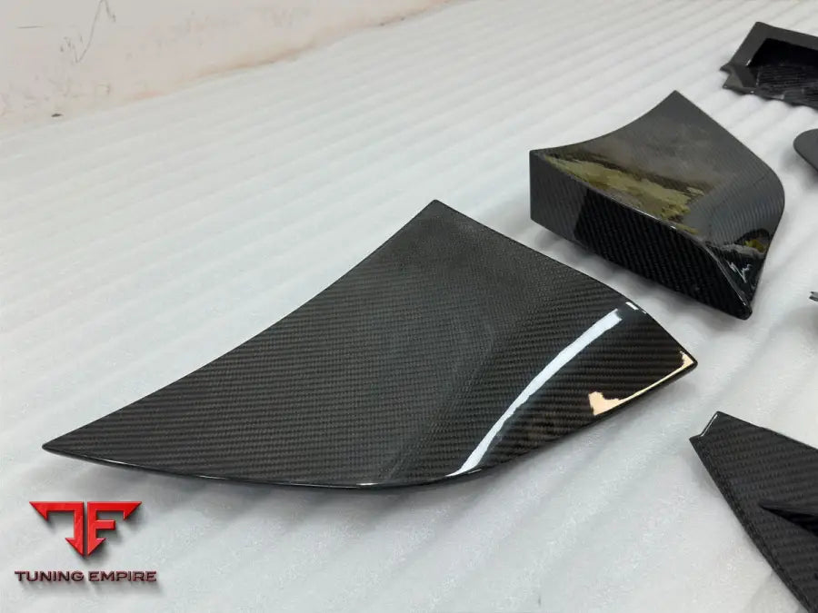 ASTON MARTIN DBS 770 CARBON KIT
