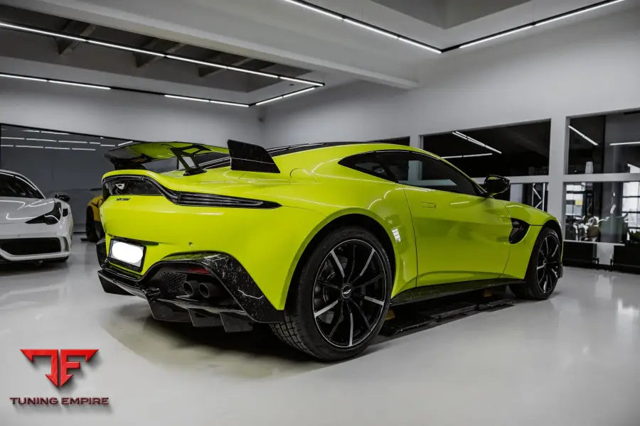 ASTON MARTIN VANTAGE AM6 F1 CARBON FIBER BODY KIT