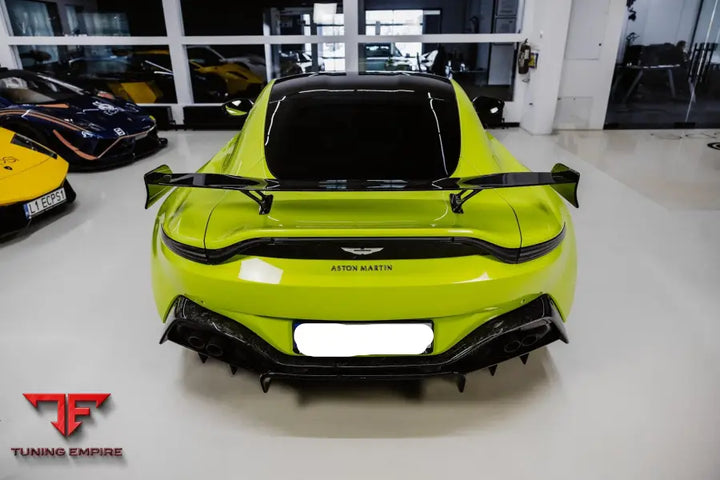 ASTON MARTIN VANTAGE AM6 F1 CARBON FIBER BODY KIT