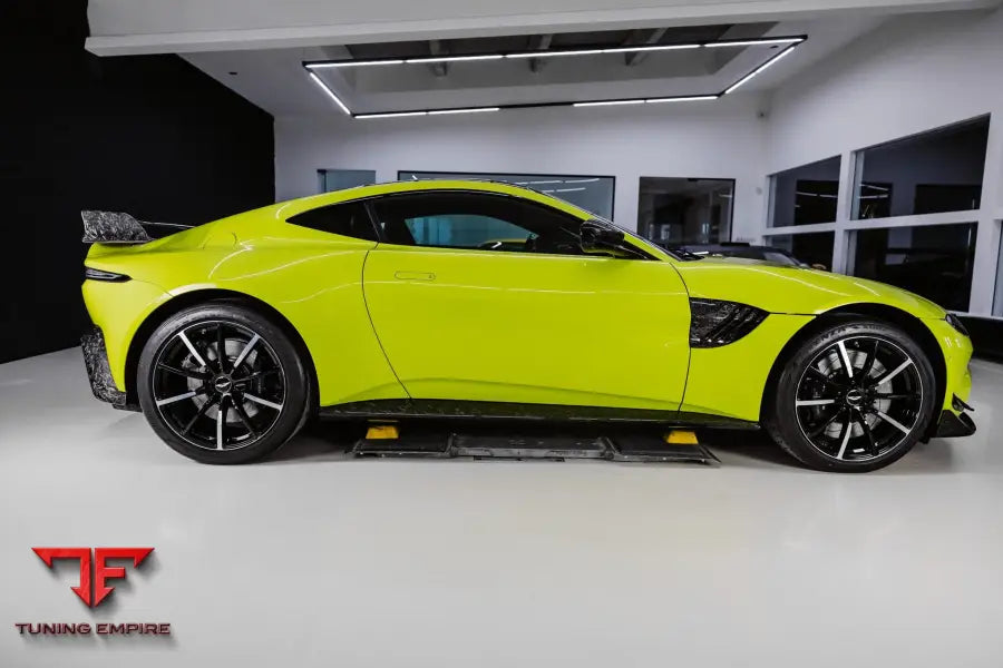 ASTON MARTIN VANTAGE AM6 F1 CARBON FIBER BODY KIT