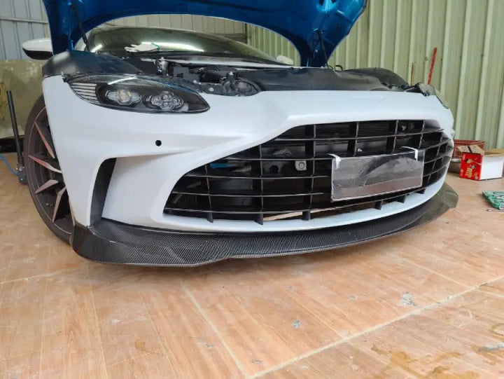 Aston Martin Vantage 2018 + Dry Carbon Body Kit