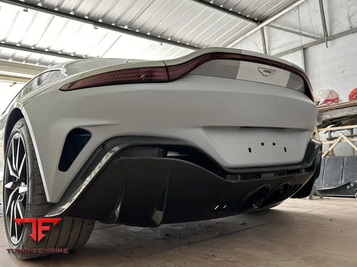ASTON MARTIN VANTAGE DRY CARBON BODY KIT