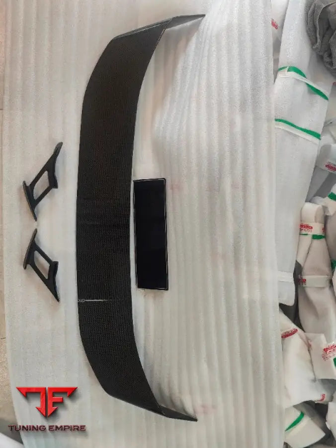 Aston Martin Vantage V12 2022 + Dry Carbon Rear Wing Spoiler