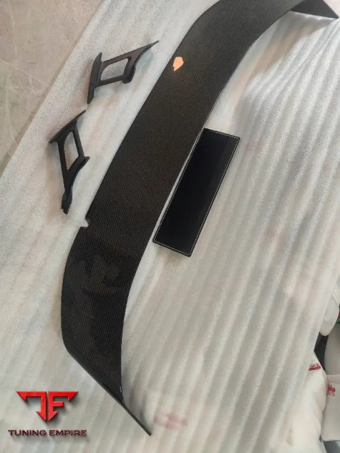 Aston Martin Vantage V12 2022 + Dry Carbon Rear Wing Spoiler