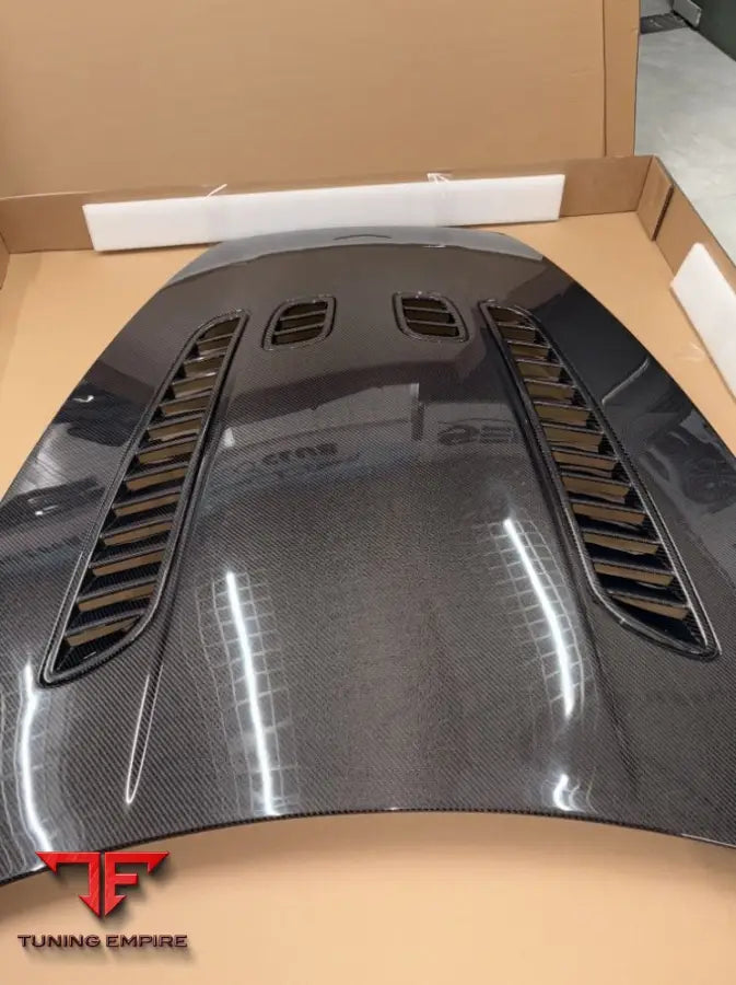ASTON MARTIN VANTAGE V8 CARBON FIBER PARTS