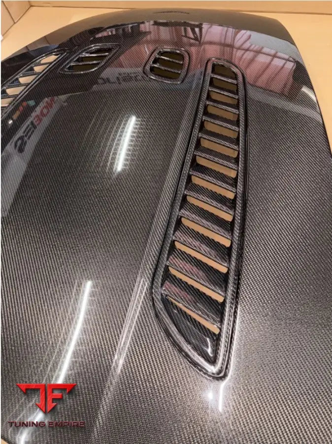 ASTON MARTIN VANTAGE V8 CARBON FIBER PARTS