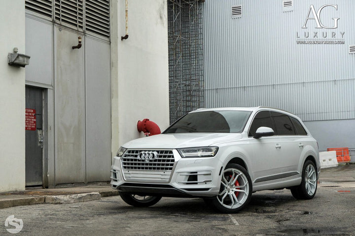 Audi Q7 on custom forged wheels