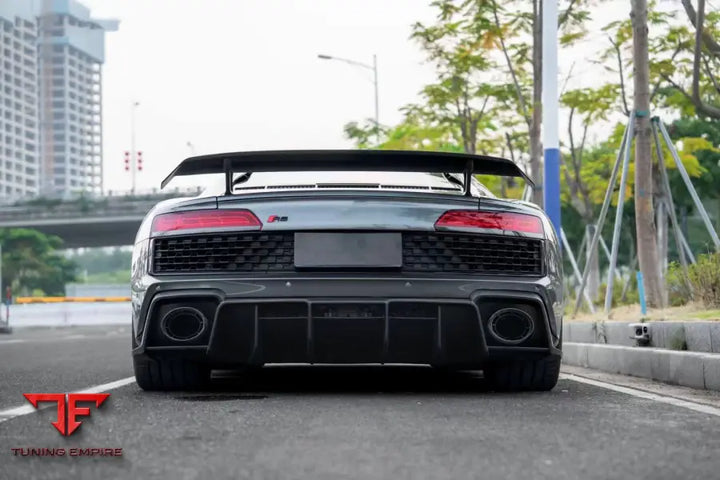 AUDI R8 CARBON FIBER PARTS