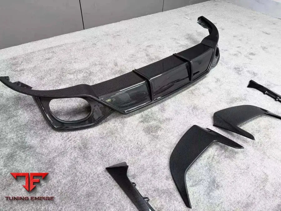 AUDI RSQ8 CARBON BODY KIT