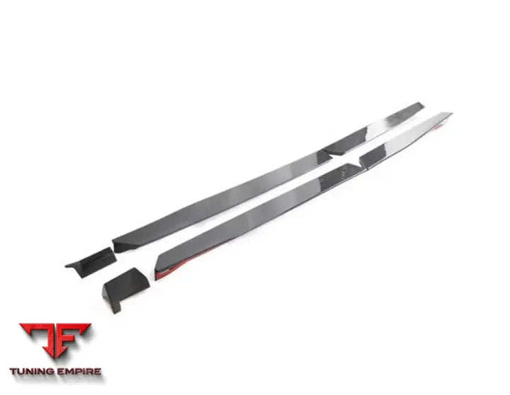 AUDI RSQ8 DRY CARBON FIBER SIDE SKIRTS