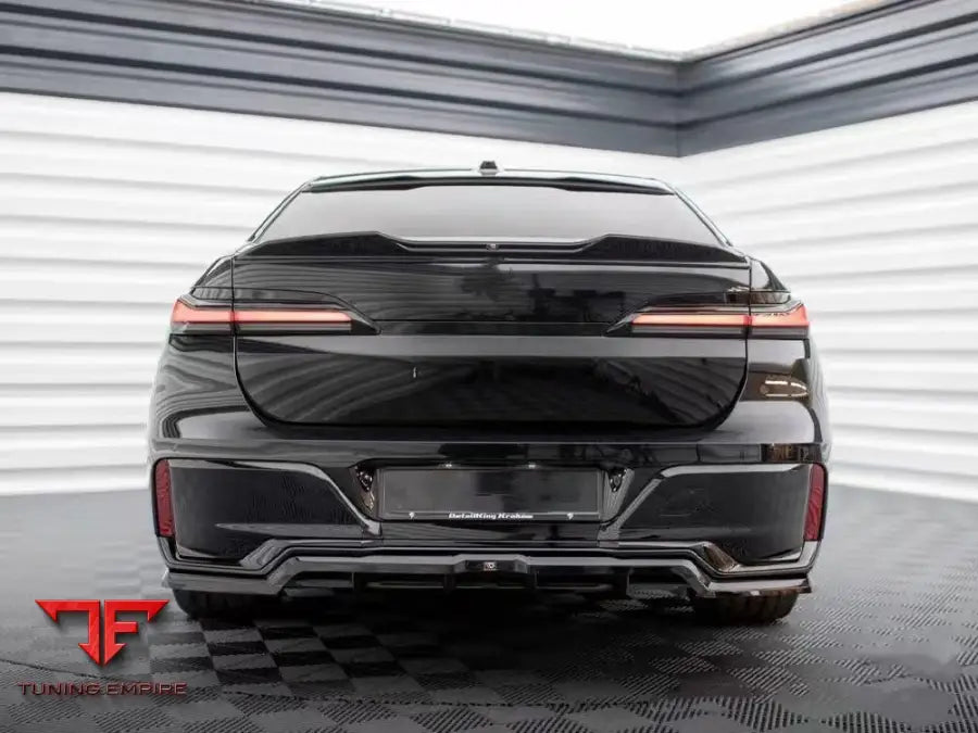 BMW 7 SERIES G70 CARBON FIBER BODY KIT