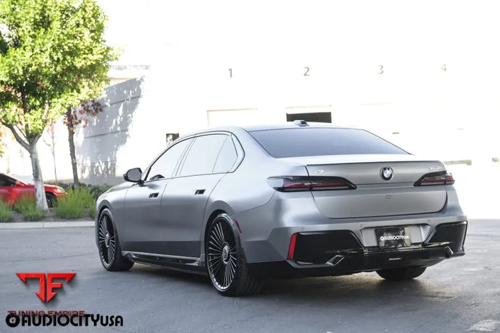 BMW i7