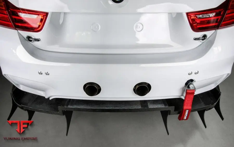 BMW M4 F82 RACING CARBON BODY KIT AND PARTS