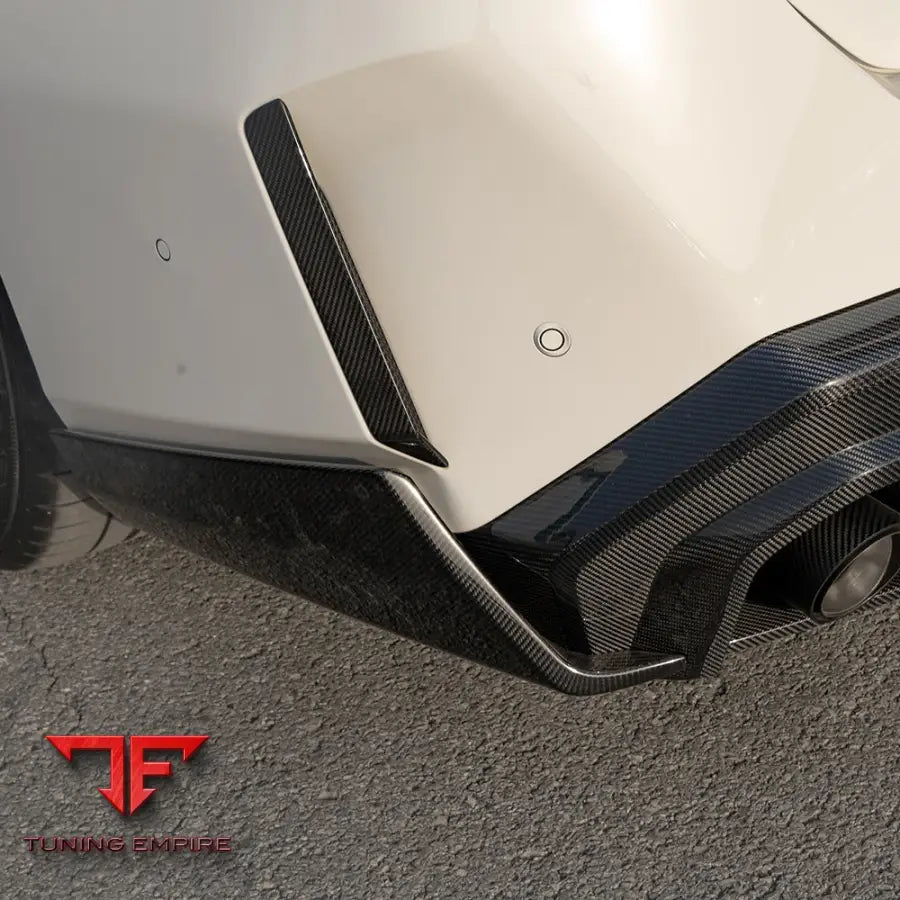 BMW M5 G90 REFLECTOR TRIMS IN PREPREG CARBON FIBRE - Carbon Fibre Parts