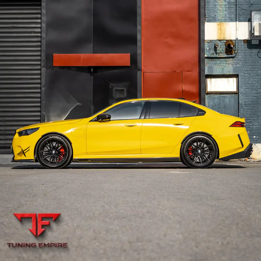 BMW M5 G90 SIDE SKIRT IN PREPREG CARBON FIBRE (V1) - Carbon Fibre Parts