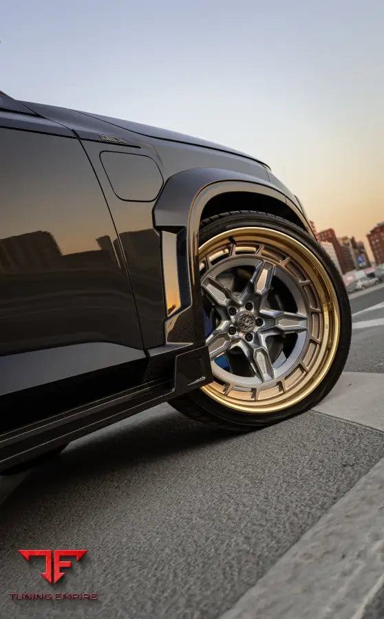 BMW XM CARBON BODY KIT ’RAZOR’