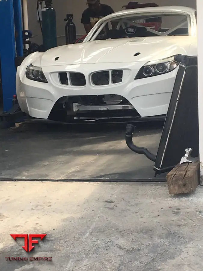 BMW Z4 E89 GT3-style racing kit