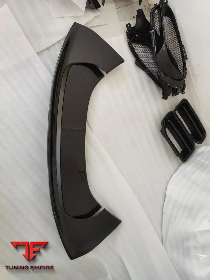 FERRARI SF90 CARBON OEM STYLE FIBER PARTS