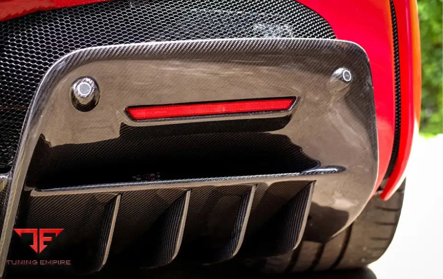 FERRARI SF90 DRY CARBON PERFORMANCE BODY KIT