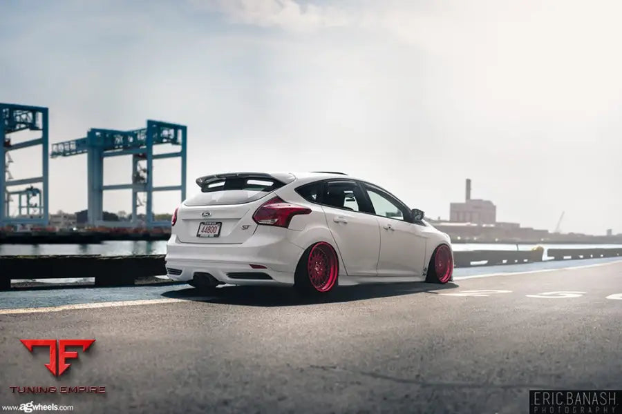 FORD FOCUS ST on custom forged wheels
