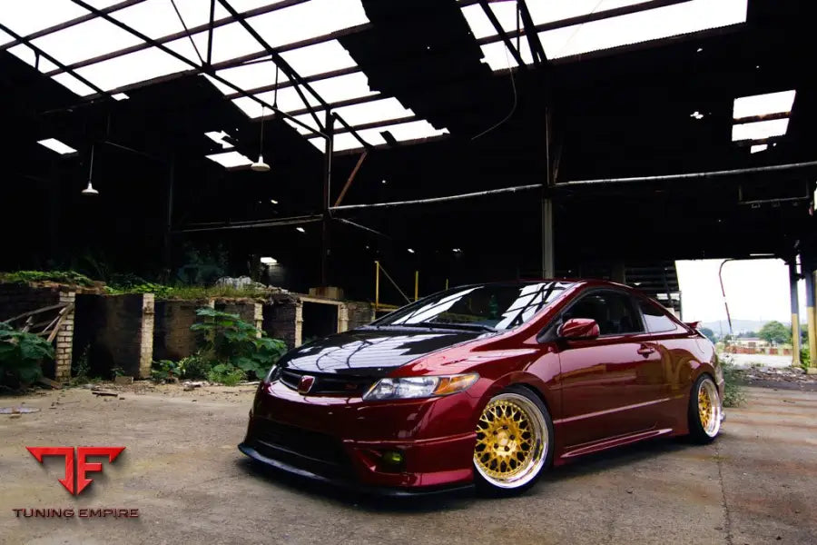 HONDA CIVIC SI COUPE on custom forged wheels