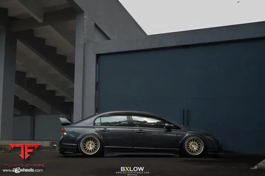 HONDA CIVIC SI on custom forged wheels