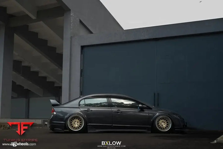 HONDA CIVIC SI on custom forged wheels