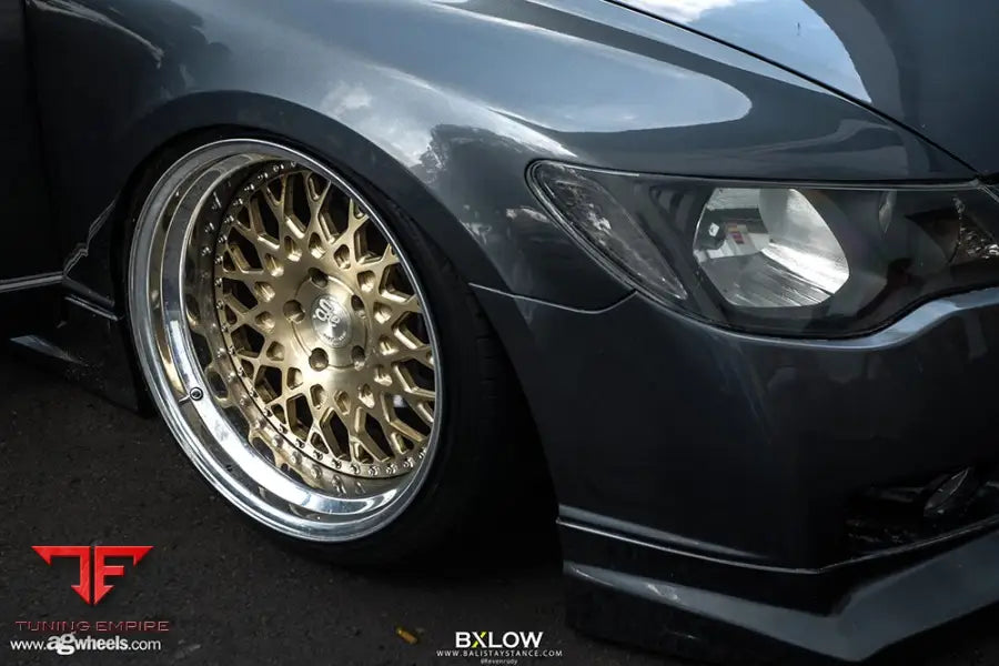 HONDA CIVIC SI on custom forged wheels