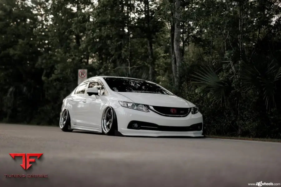 HONDA CIVIC SI SEDAN on custom forged wheels