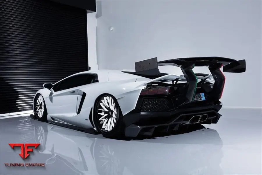 LAMBORGHINI AVENTADOR BODY KIT