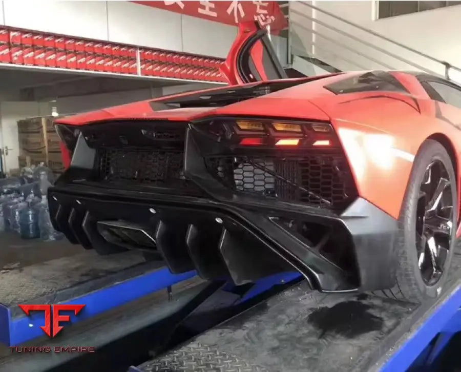 LAMBORGHINI AVENTADOR LP700 TO LP750 SV STYLE REAR BUMPER WITH DIFFUSER