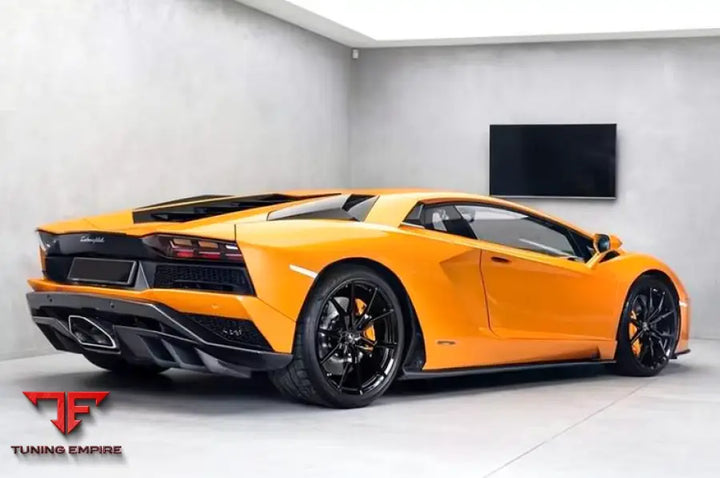 LAMBORGHINI AVENTADOR S CARBON FIBER BODY KIT
