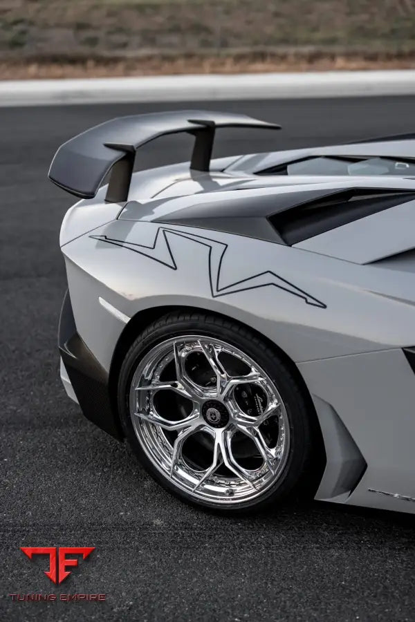 LAMBORGHINI AVENTADOR SV FORGED WHEELS AND EXHAUST SYSTEM