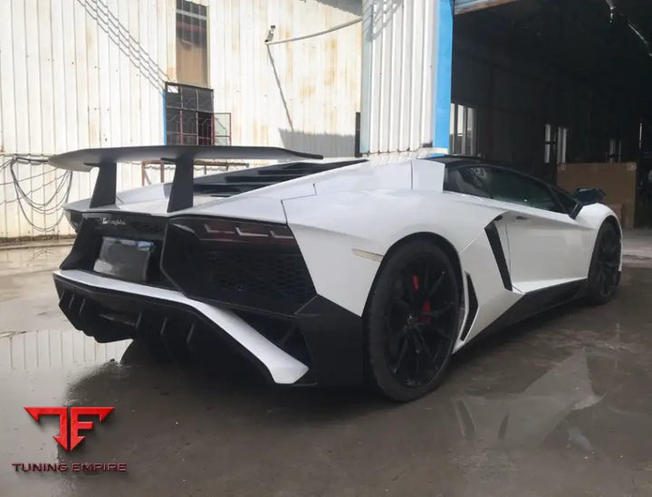 LAMBORGHINI AVENTADOR CARBON BODY KITS
